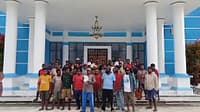 Aksi di Depan Kantor Bupati Kabupaten Mamberamo Tengah