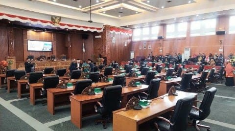 Sepinya ruang Rapat Paripurna yang hanya dihadiri 10 dari 50 anggota DPRD Kota Depok, Kamis siang (15/2/2024).
